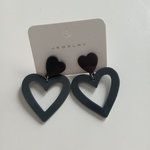 Fashion Gray Heart Dangle Earrings - Picture 3 of 4